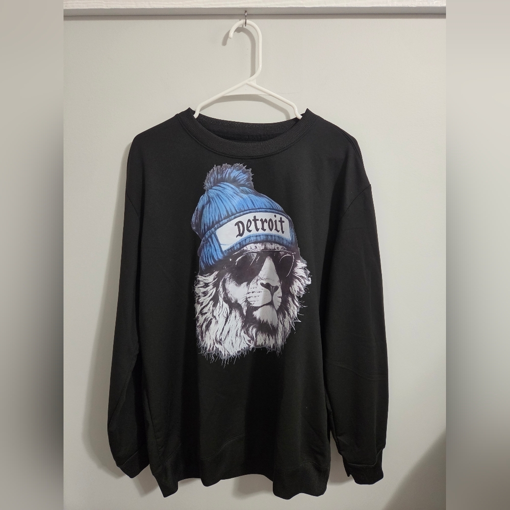 Detroit Lion Graphic Sweatshirt - Black with Blue Accent